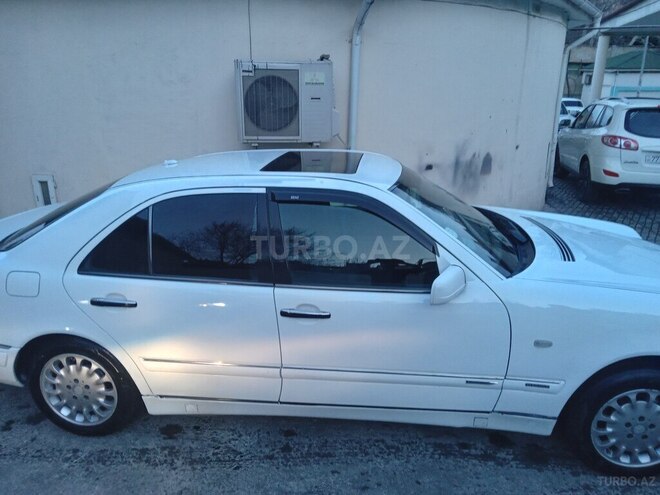 Mercedes E 220 1998, 300,900 km - 2.2 л - Bakı