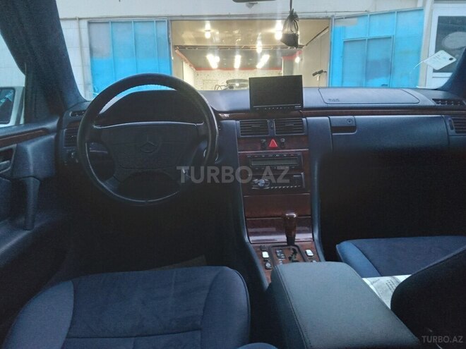 Mercedes E 220 1998, 300,900 km - 2.2 л - Bakı
