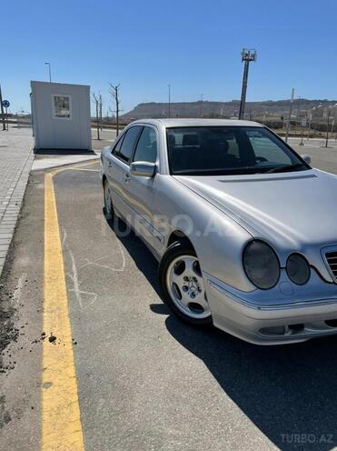 Mercedes E 270 2001, 395,500 km - 2.7 l - Bakı