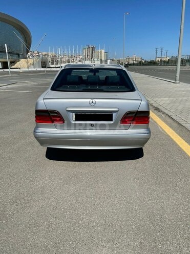 Mercedes E 270 2001, 395,500 km - 2.7 l - Bakı