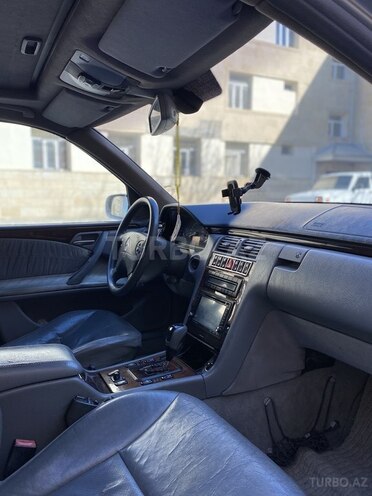 Mercedes E 240 2000, 238,000 km - 2.6 l - Bakı