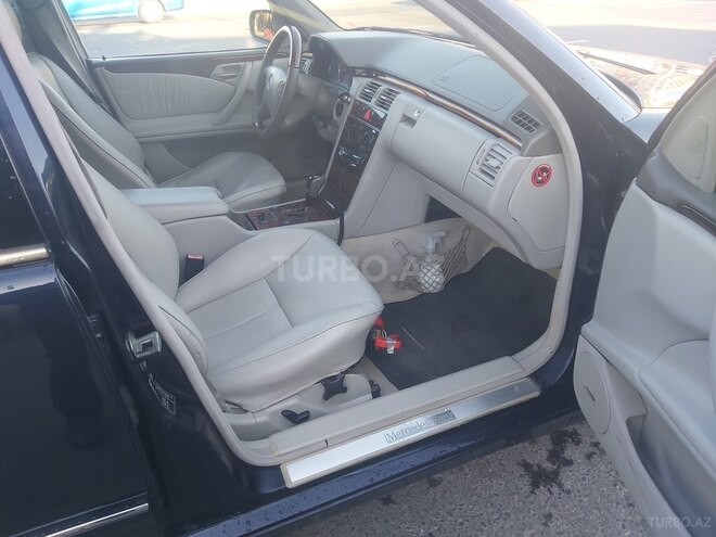Mercedes E 240 2001, 220,000 km - 2.6 l - Bakı