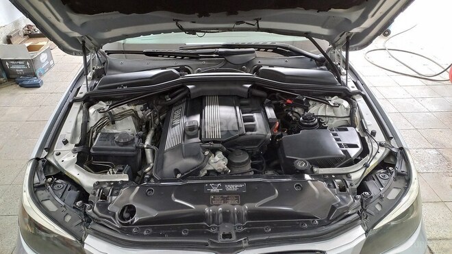 BMW 525 2004, 167,000 km - 2.5 l - Astara