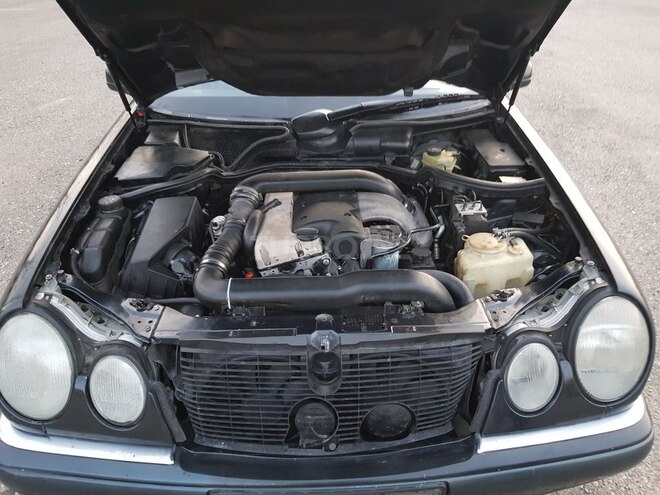 Mercedes E 290 1999, 253,000 km - 2.9 l - Bakı
