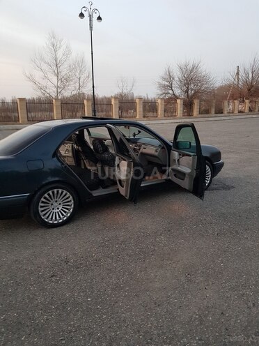 Mercedes E 290 1999, 253,000 km - 2.9 l - Bakı