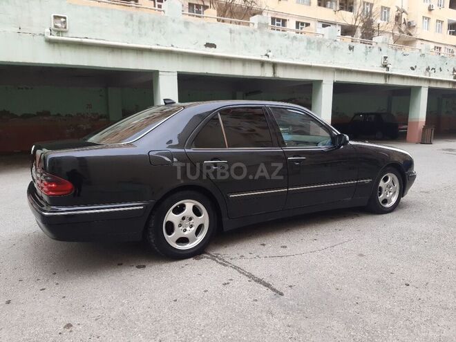 Mercedes E 220 2000, 499,000 km - 2.2 л - Bakı