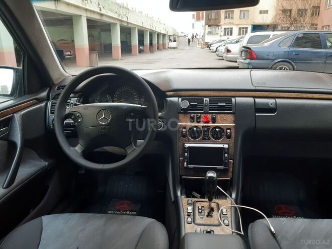 Mercedes E 220 2000, 499,000 km - 2.2 л - Bakı