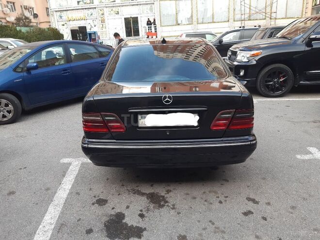 Mercedes E 220 2000, 499,000 km - 2.2 л - Bakı