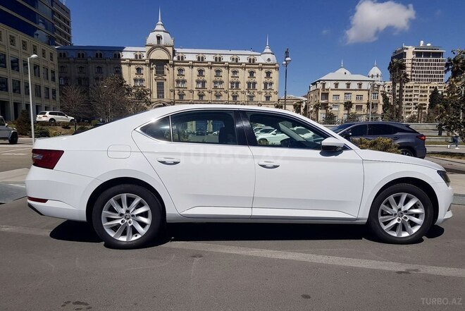 Skoda Superb 2019, 24,900 km - 1.4 л - Bakı