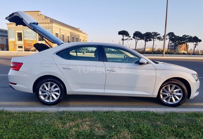 Skoda Superb 2019, 24,900 km - 1.4 л - Bakı