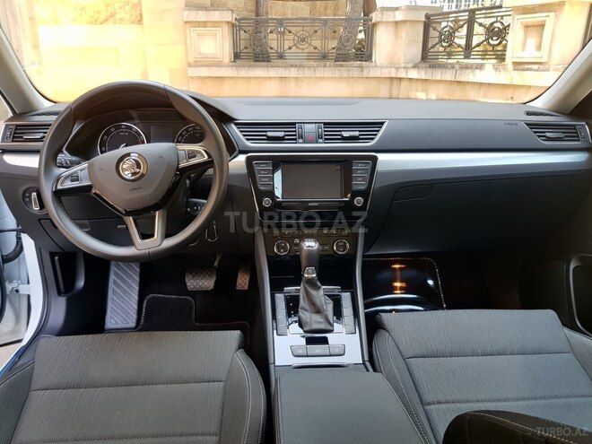 Skoda Superb 2019, 24,900 km - 1.4 л - Bakı