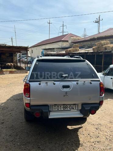 Mitsubishi L200 2011, 200,000 km - 2.5 l - Bakı