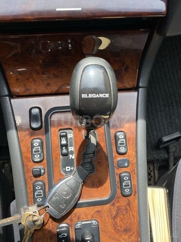 Mercedes E 200 2001, 307,000 km - 2.0 л - Bakı