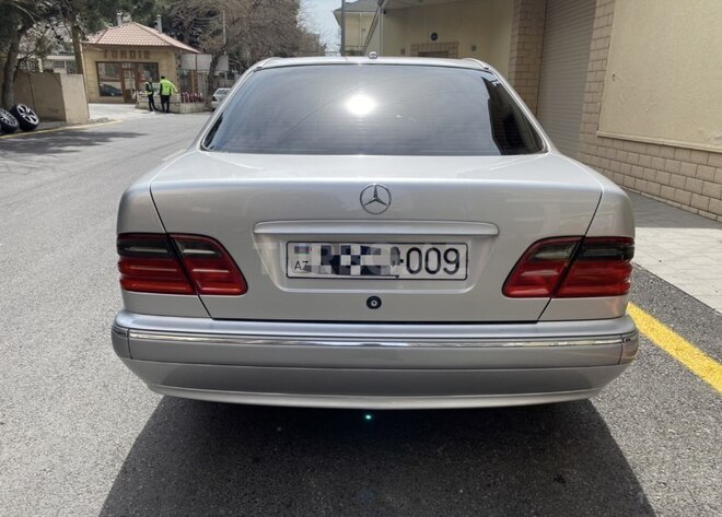Mercedes E 200 2001, 307,000 km - 2.0 л - Bakı