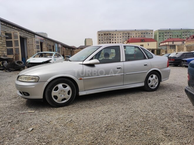 Opel Vectra 1999, 335,000 km - 2.0 l - Gəncə