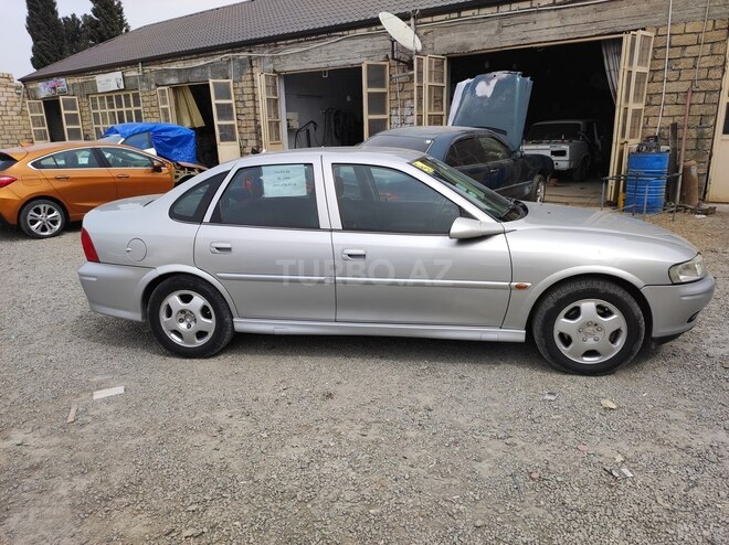 Opel Vectra 1999, 335,000 km - 2.0 l - Gəncə