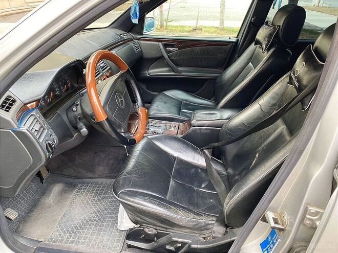 Mercedes E 230 1995, 425,704 km - 2.3 л - Sumqayıt