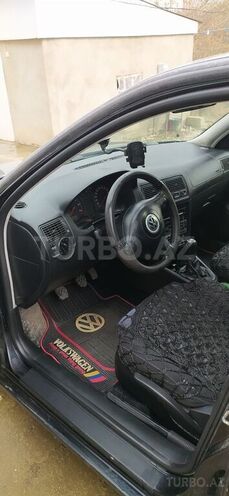 Volkswagen Golf 1999, 370,000 km - 1.6 l - Qusar