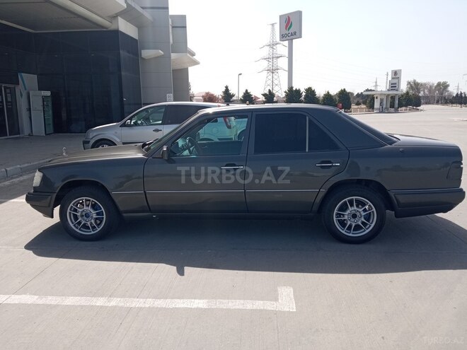 Mercedes E 200 1993, 236,459 km - 2.0 l - Bakı