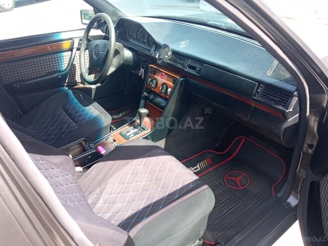 Mercedes E 200 1993, 236,459 km - 2.0 l - Bakı