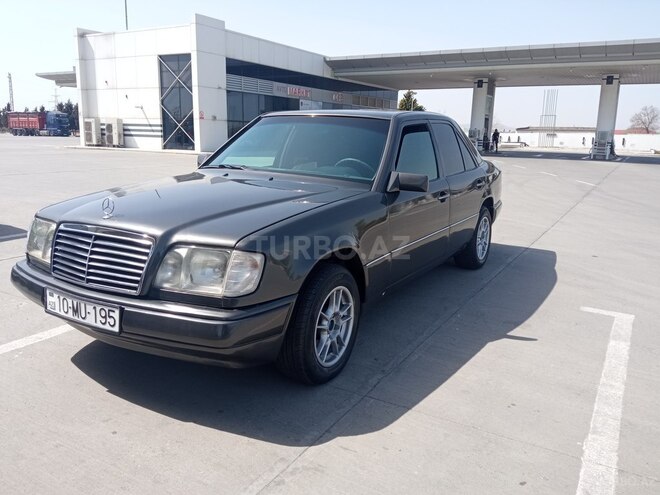 Mercedes E 200 1993, 236,459 km - 2.0 l - Bakı