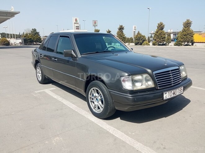 Mercedes E 200 1993, 236,459 km - 2.0 l - Bakı