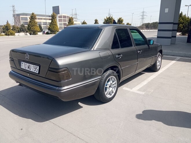 Mercedes E 200 1993, 236,459 km - 2.0 l - Bakı