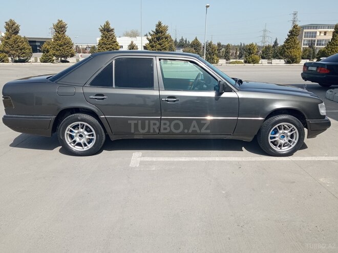Mercedes E 200 1993, 236,459 km - 2.0 l - Bakı