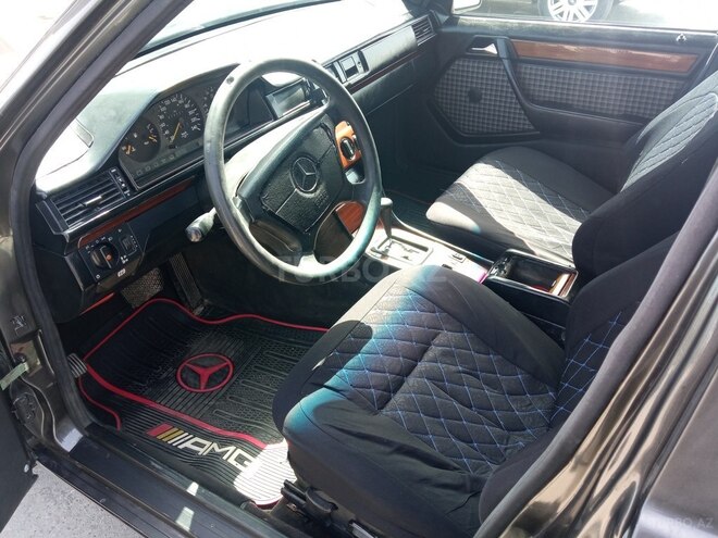 Mercedes E 200 1993, 236,459 km - 2.0 l - Bakı