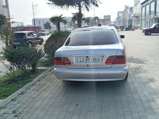 Mercedes E 240 2001, 250,000 km - 2.6 л - Masallı