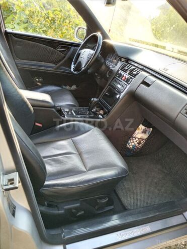 Mercedes E 240 2001, 250,000 km - 2.6 л - Masallı