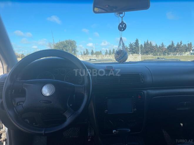 Volkswagen Passat 2004, 298,000 km - 1.8 л - Neftçala