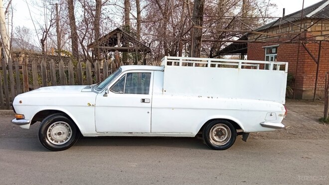 GAZ 24 1981, 225,000 km - 2.5 l - Zaqatala