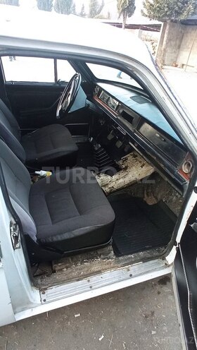 GAZ 24 1981, 225,000 km - 2.5 l - Zaqatala