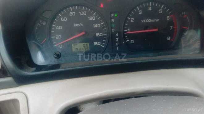 Mitsubishi Chariot 2001, 193,000 km - 2.4 л - Qusar