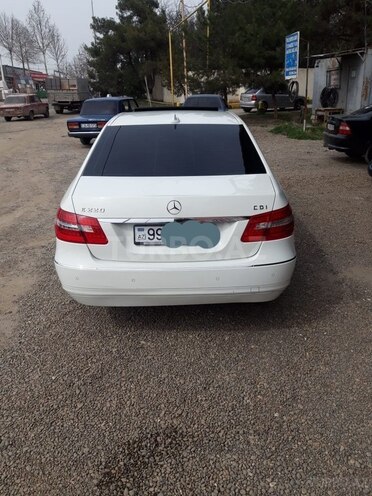 Mercedes E 220 2011, 210,000 km - 2.2 л - Qazax