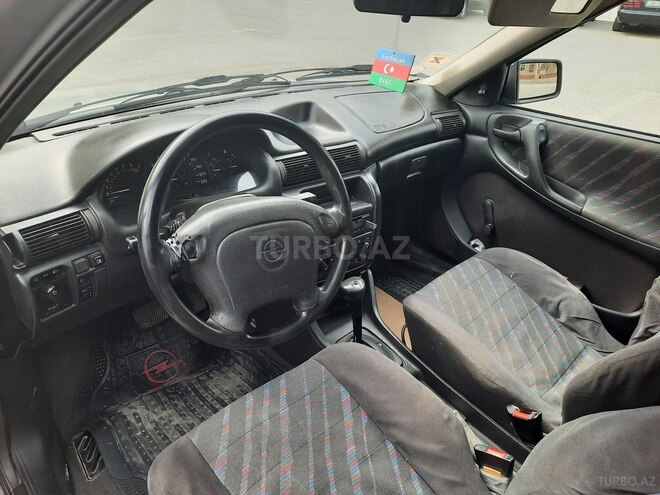 Opel Astra 1995, 250,000 km - 1.6 l - Mingəçevir