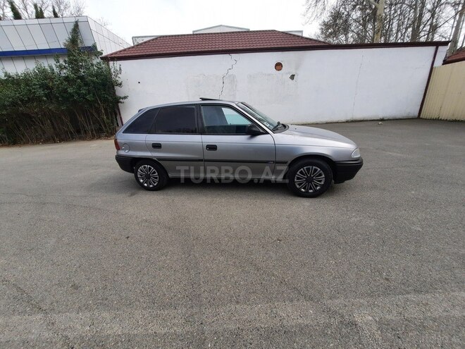 Opel Astra 1995, 250,000 km - 1.6 l - Mingəçevir
