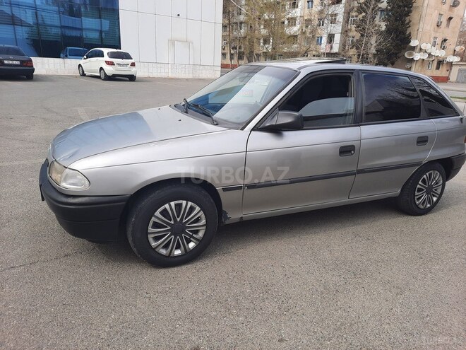 Opel Astra 1995, 250,000 km - 1.6 l - Mingəçevir