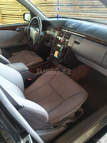 Mercedes E 320 2001, 312,000 km - 3.2 l - Masallı