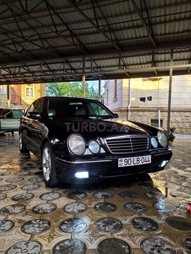 Mercedes E 320 2001, 312,000 km - 3.2 l - Masallı