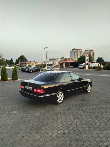 Mercedes E 320 2001, 312,000 km - 3.2 l - Masallı
