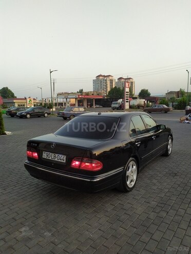 Mercedes E 320 2001, 312,000 km - 3.2 l - Masallı