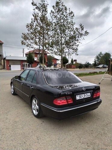Mercedes E 320 2001, 312,000 km - 3.2 l - Masallı