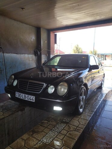 Mercedes E 320 2001, 312,000 km - 3.2 l - Masallı
