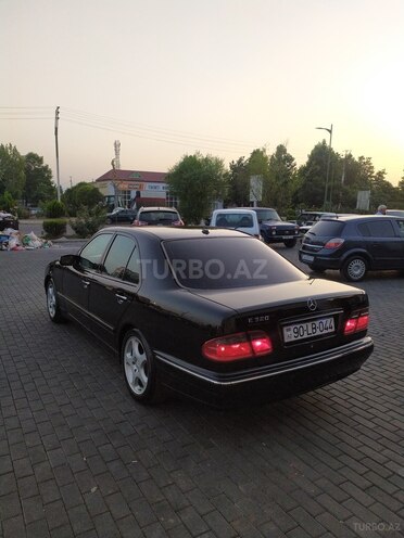 Mercedes E 320 2001, 312,000 km - 3.2 l - Masallı