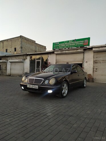 Mercedes E 320 2001, 312,000 km - 3.2 l - Masallı