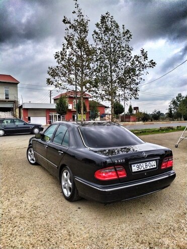 Mercedes E 320 2001, 312,000 km - 3.2 l - Masallı