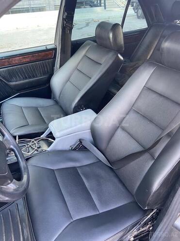 Mercedes E 300 1993, 333,000 km - 3.0 l - Bakı
