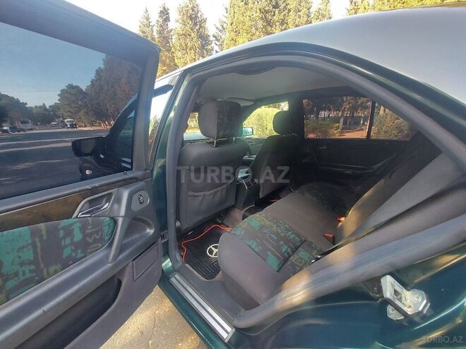 Mercedes E 240 1999, 211,000 km - 2.4 l - Sumqayıt